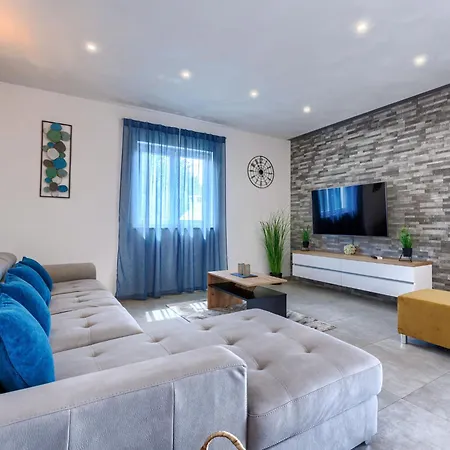 Veli Vrt By Interhome Žminj