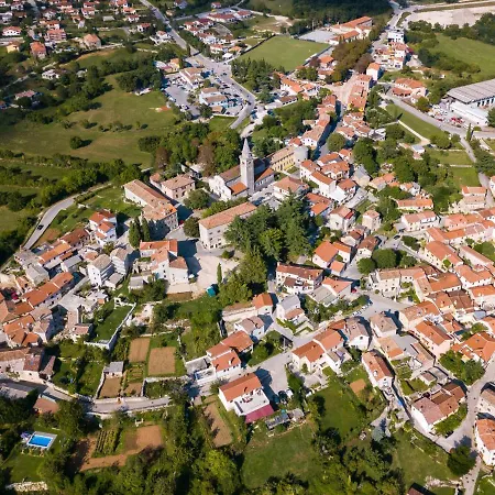 Veli Vrt By Interhome Feriehus Žminj
