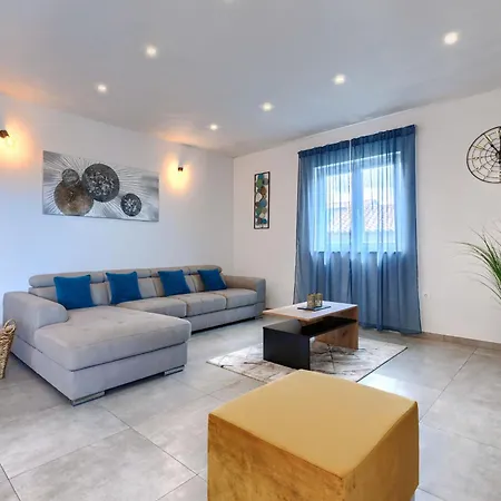 Veli Vrt By Interhome Vikendica