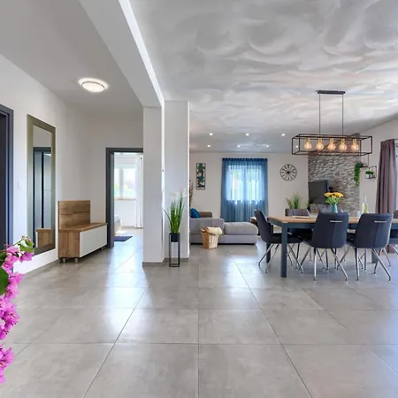 Veli Vrt By Interhome Zminj